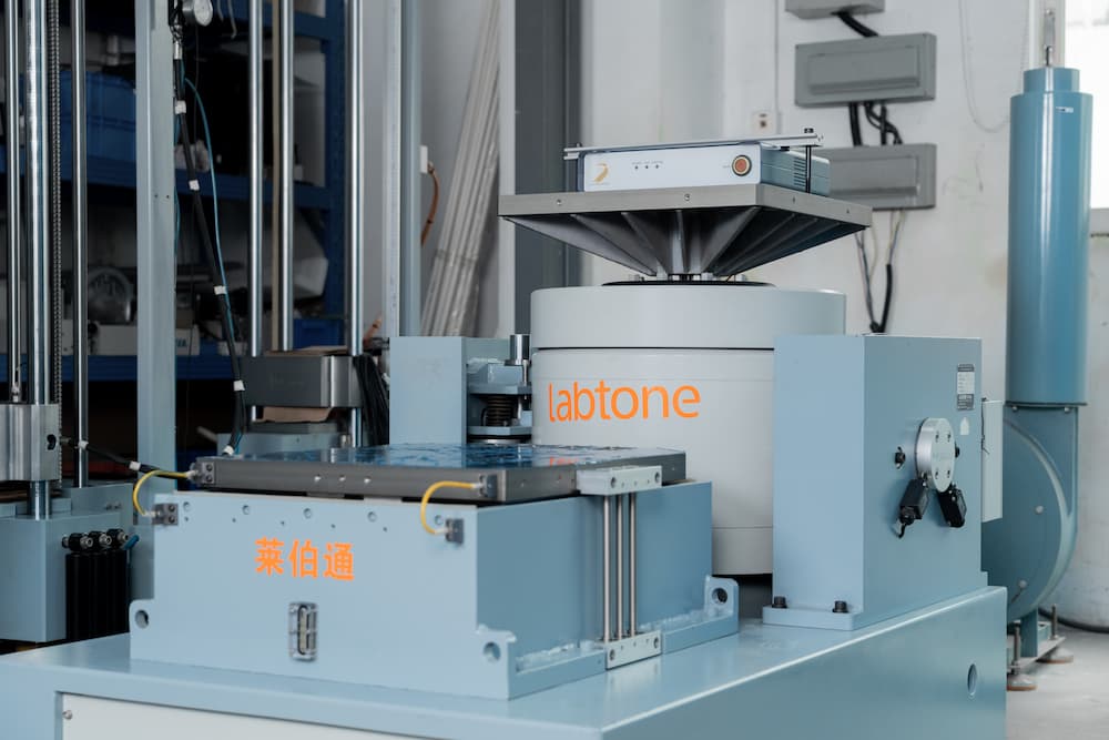 Automatic pressing machine